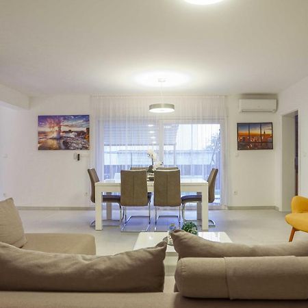 Villa Castelli, Apartment With Pool, Kaštela Extérieur photo