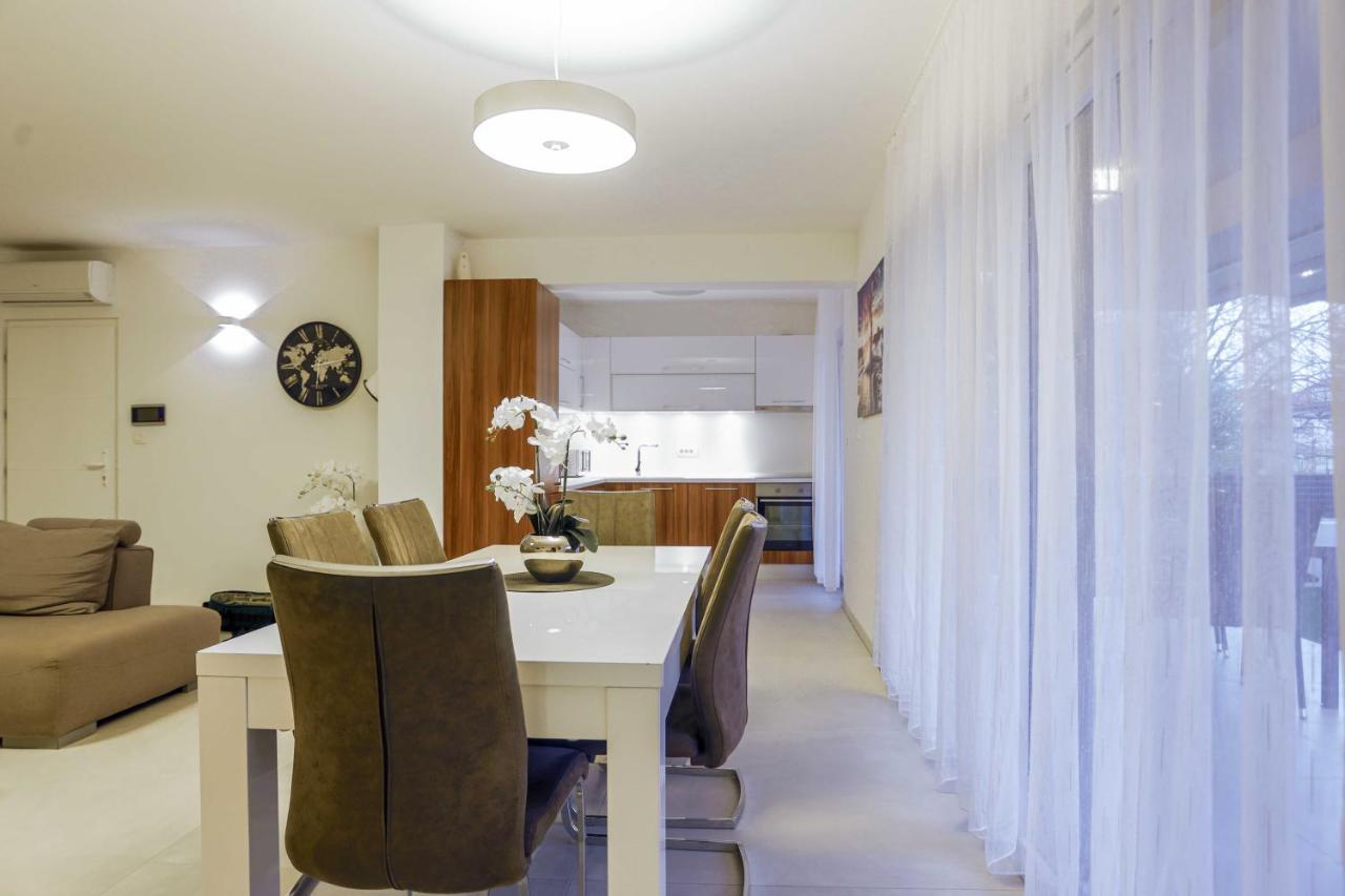 Villa Castelli, Apartment With Pool, Kaštela Extérieur photo
